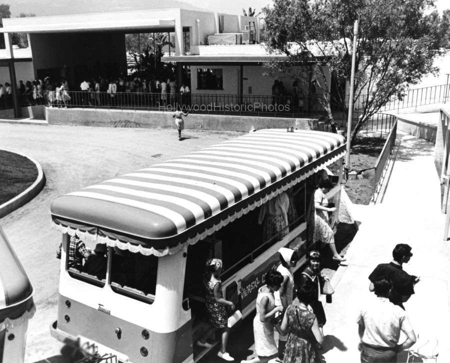 Universal Studio Tour 1970 glamor tram wm.jpg
